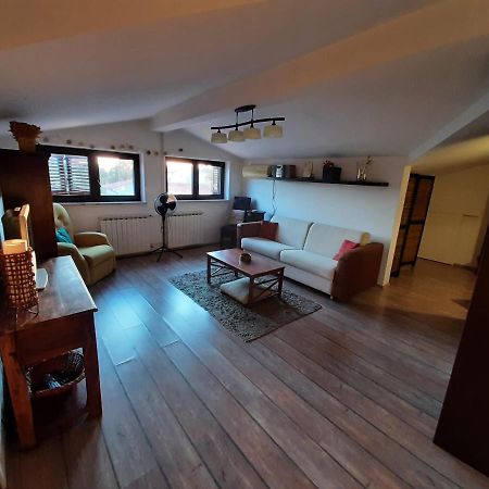 Nice, Cosy Studio Apartment With Shared Outdoor Pool Banjole Exterior photo